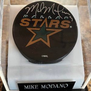 Mike Modano autographed hockey puck